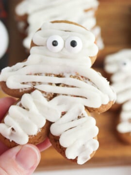 Easy No-Bake Halloween Mummy Cookies