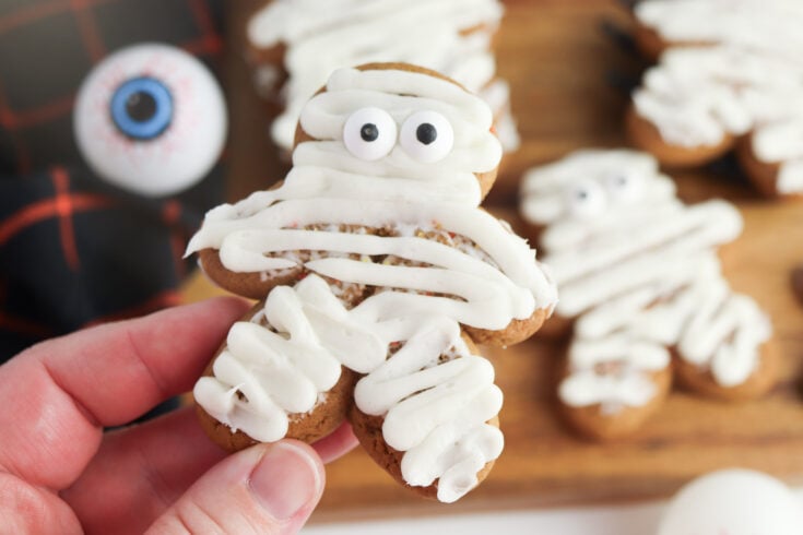 Easy No-Bake Halloween Mummy Cookies