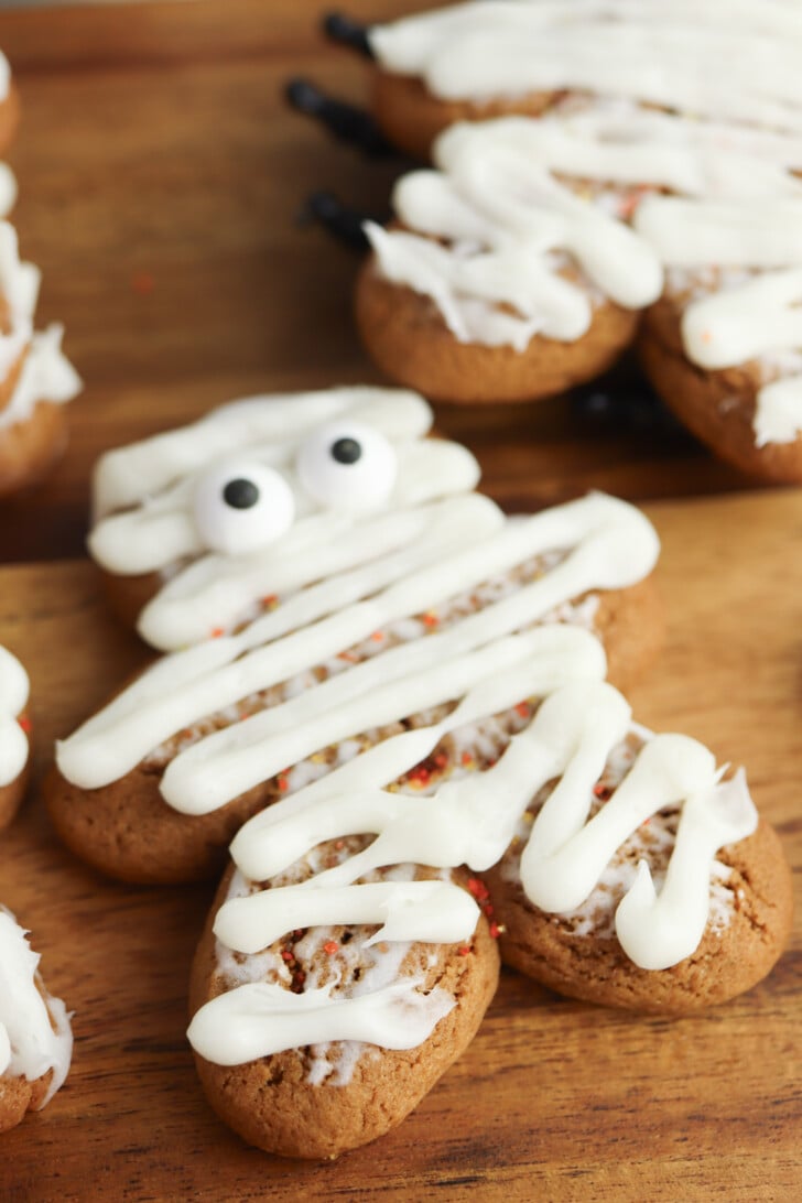 Easy No-Bake Halloween Mummy Cookies